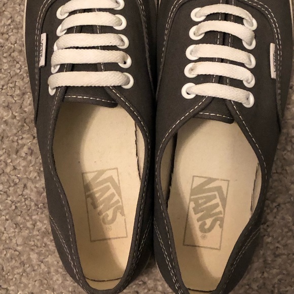 Grey unisex Vans sneakers. Good used condition. Men size 6.5 // Women size 8 - Picture 4 of 5